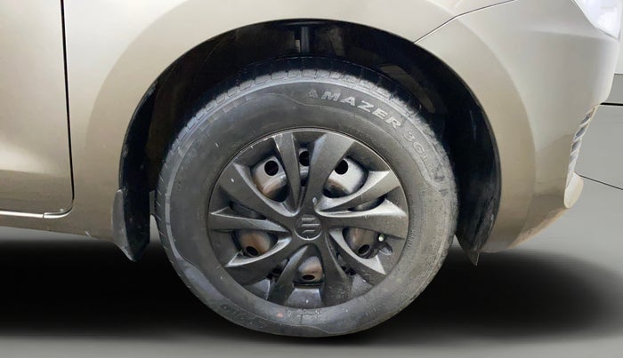2018 Maruti Swift VXI, Petrol, Manual, 49,459 km, Right Front Wheel