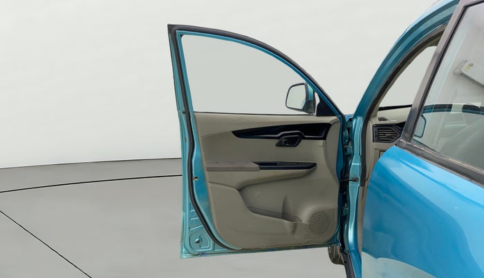 2016 Mahindra Kuv100 K6 5 STR, Petrol, Manual, 64,900 km, LHS Front Door