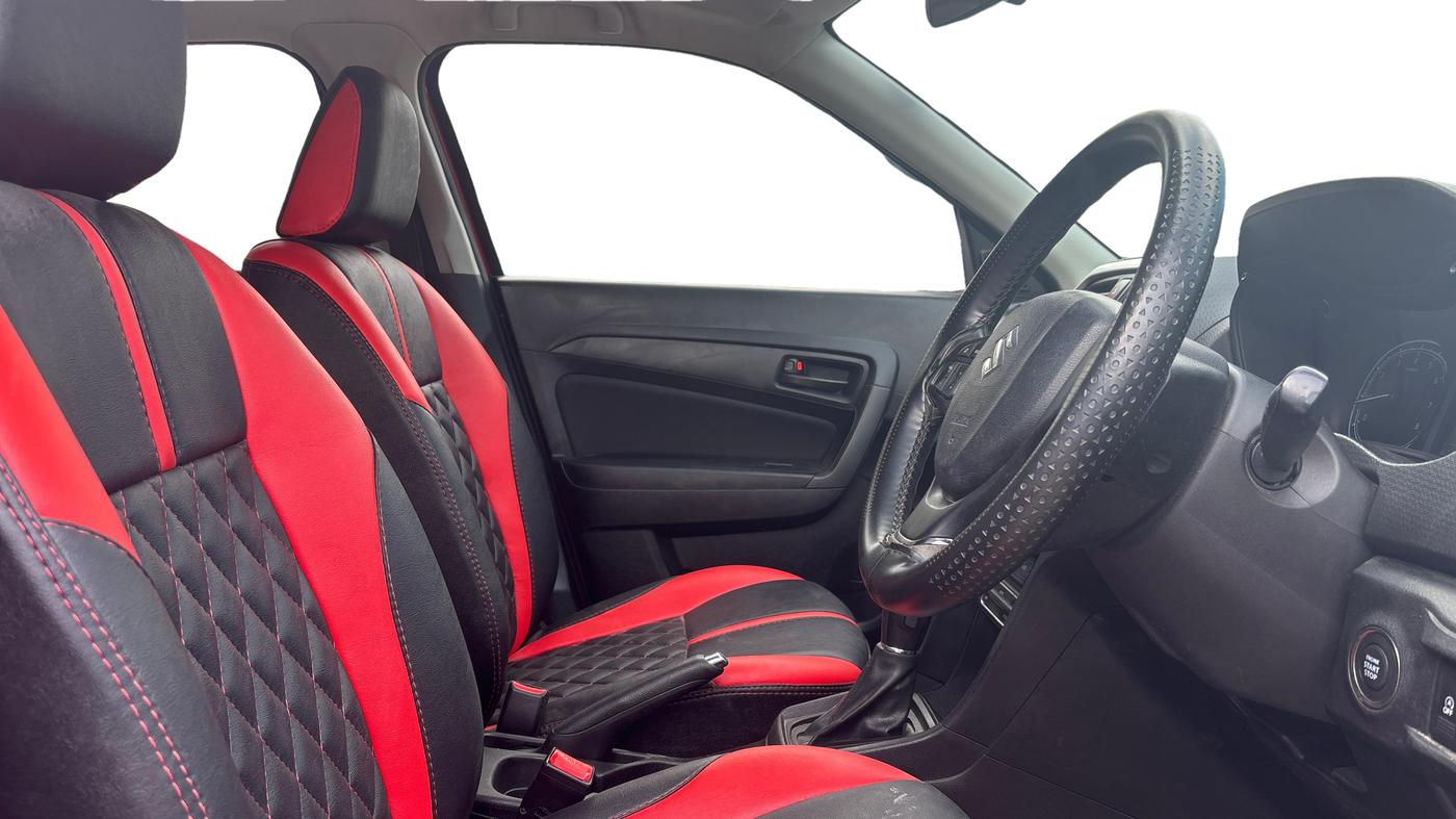 2021 Maruti Vitara Brezza VXI AT SHVS, Petrol, Automatic, 78,550 km, Right Side Front Door Cabin