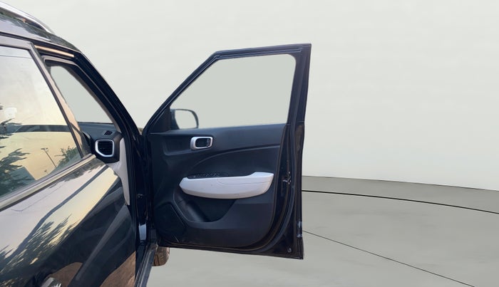 2024 Hyundai VENUE SX 1.2 PETROL, CNG, Manual, 31,232 km, RHS Front Door