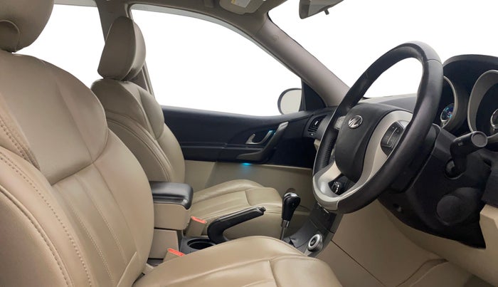 2017 Mahindra XUV500 W10 AT, Diesel, Automatic, 78,236 km, Right Side Front Door Cabin