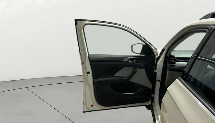 2025 Skoda KUSHAQ Sportline 1.0L TSI AT, Petrol, Automatic, 6,830 km, LHS Front Door