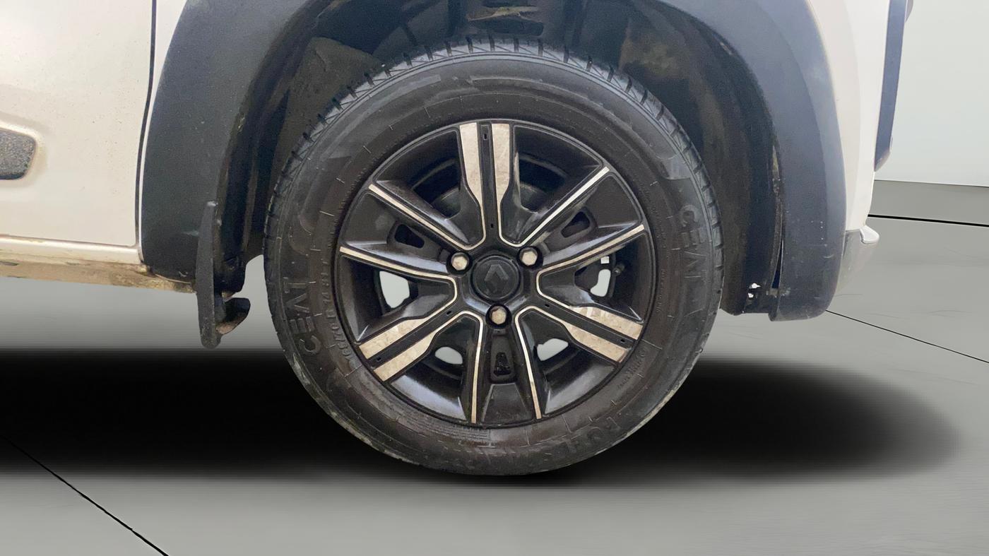 2022 Renault Kwid CLIMBER 1.0 AMT Dual Tone , Petrol, Automatic, 16,685 km, Right Front Wheel