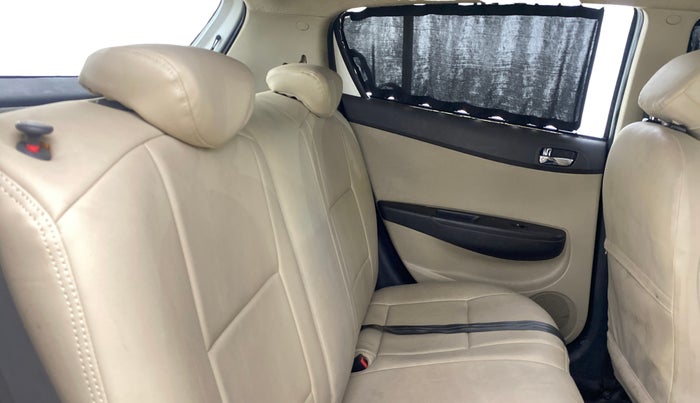 2014 Hyundai i20 SPORTZ 1.2, Petrol, Manual, 98,148 km, Right Side Rear Door Cabin