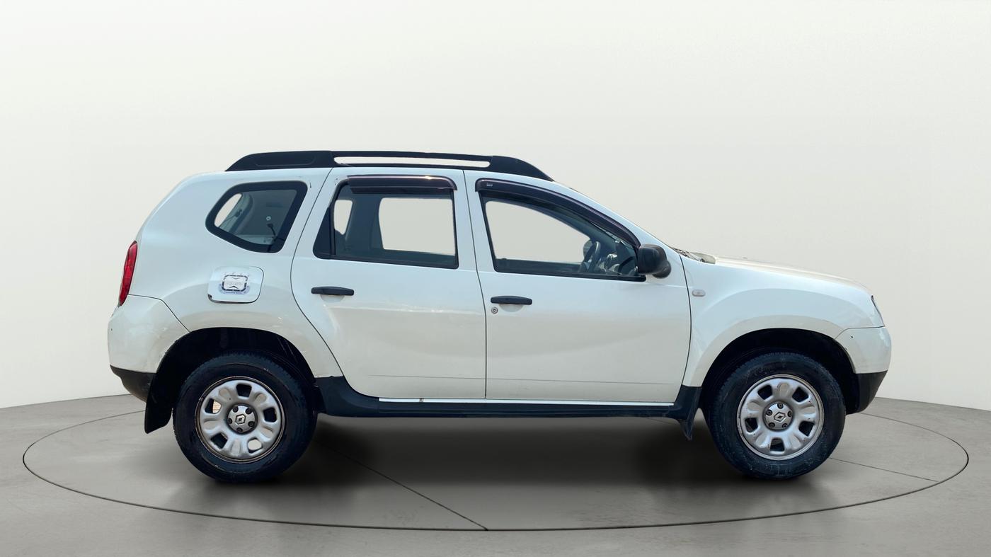 2015 Renault Duster RXE PETROL, Petrol, Manual, 62,914 km, Right Side View