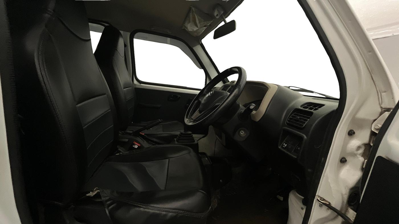 2023 Maruti Eeco 5 STR AC CNG, CNG, Manual, 67,042 km, Right Side Front Door Cabin