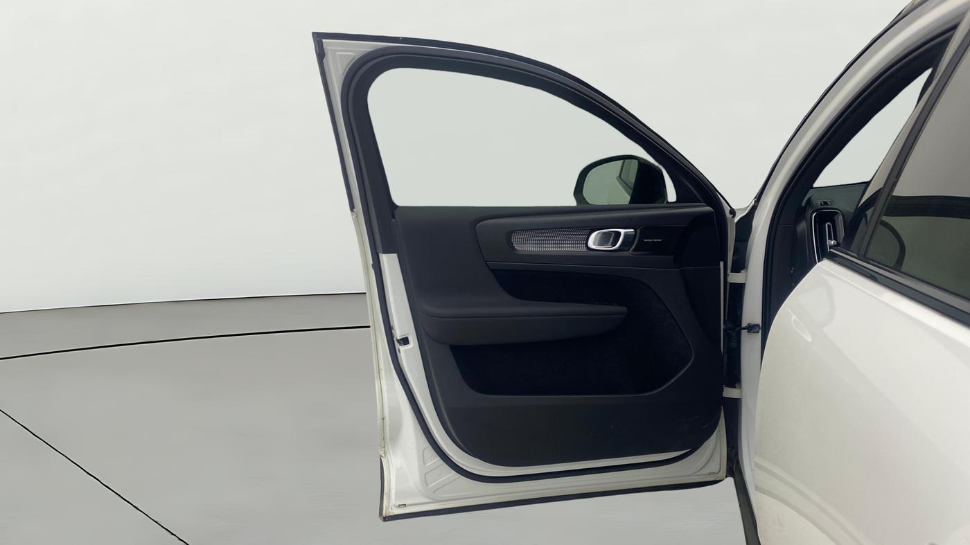 2020 Volvo XC 40 T4 R Design, Petrol, Automatic, 28,140 km, LHS Front Door
