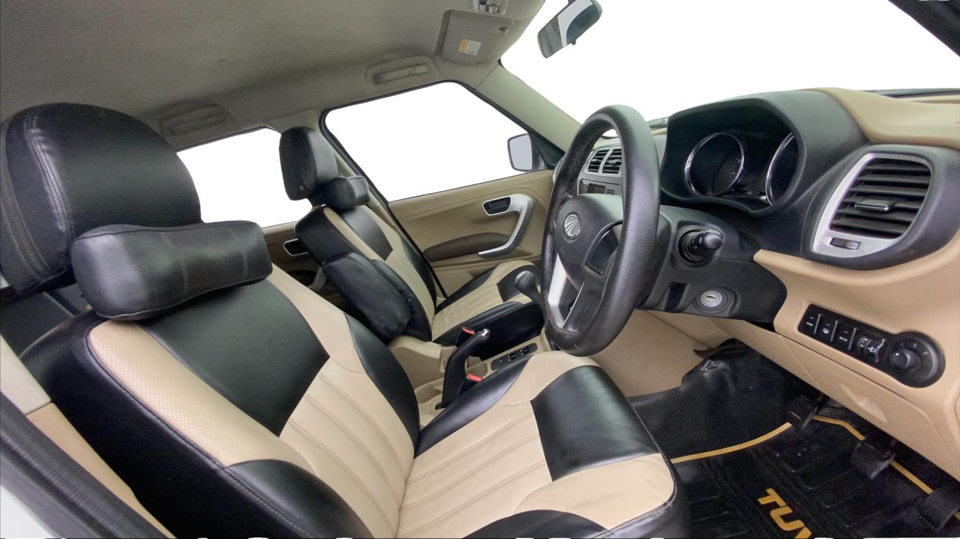 2016 Mahindra TUV300 T8, Diesel, Manual, 1,05,355 km, Right Side Front Door Cabin