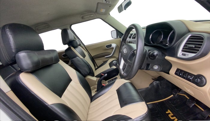 2016 Mahindra TUV300 T8, Diesel, Manual, 1,05,275 km, Right Side Front Door Cabin