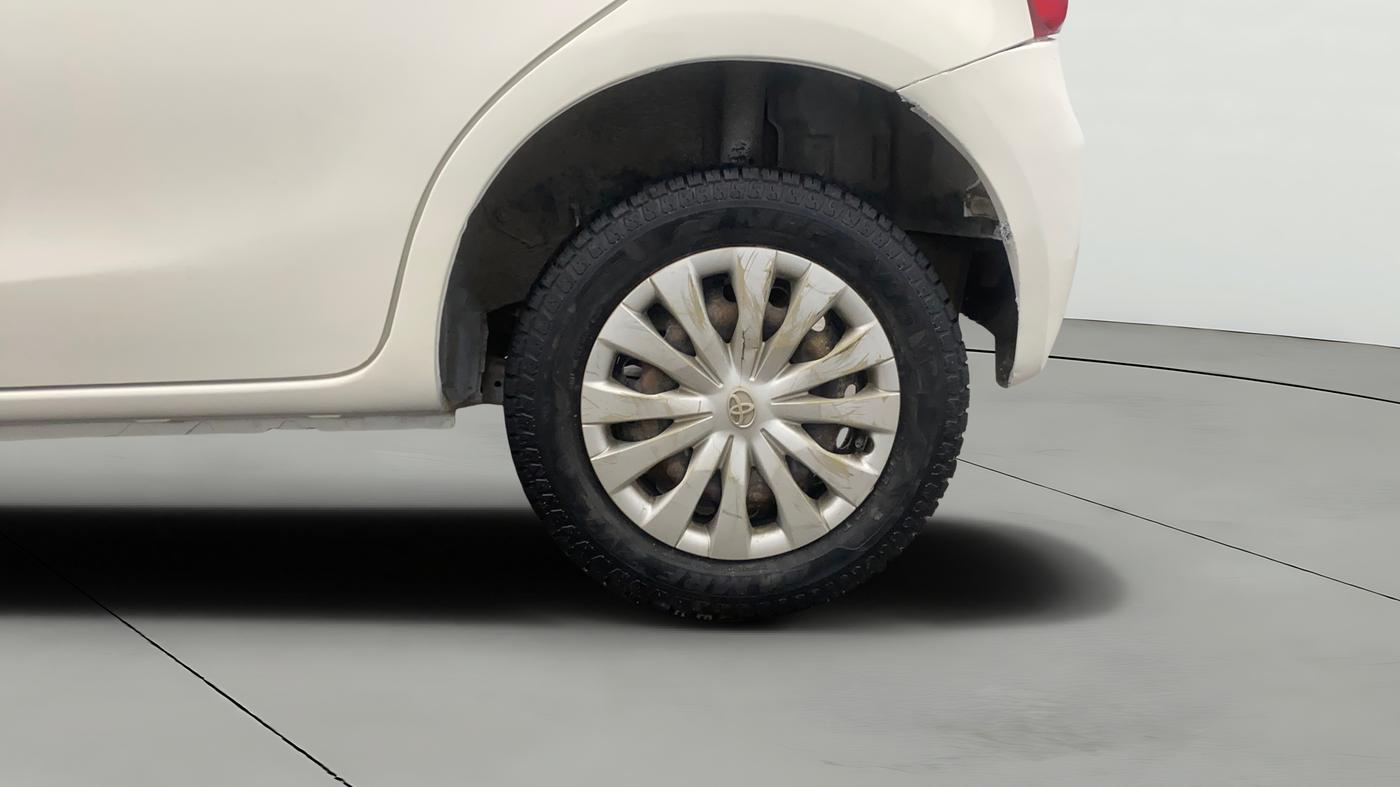 2013 Toyota Etios Liva GD, Diesel, Manual, 1,27,795 km, Left Rear Wheel