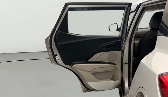 2021 Mahindra XUV300 W6 1.5 Sunroof Diesel, Diesel, Manual, 71,527 km, LHS Rear Door