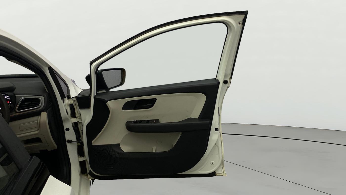 2021 Tata ALTROZ XM PLUS PETROL, Petrol, Manual, 65,950 km, RHS Front Door