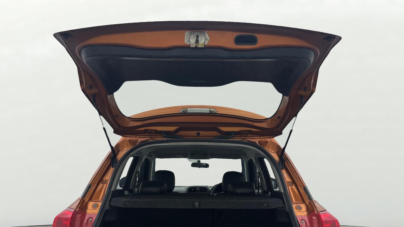 2019 Maruti Vitara Brezza ZDI AMT, Diesel, Automatic, 66,850 km, Boot Door Open