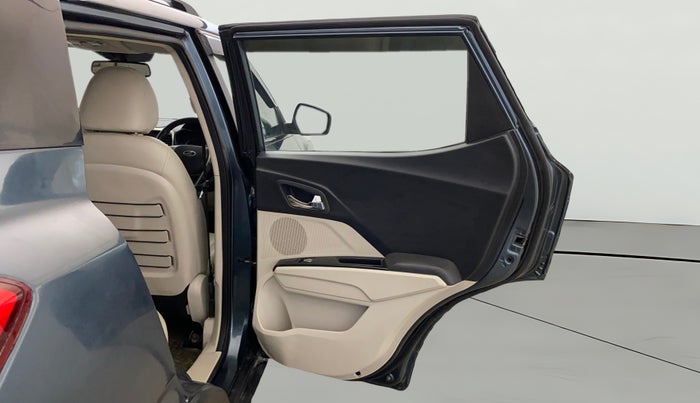 2019 Mahindra XUV300 W8 (O) 1.2 PETROL, Petrol, Manual, 50,713 km, RHS Rear Door