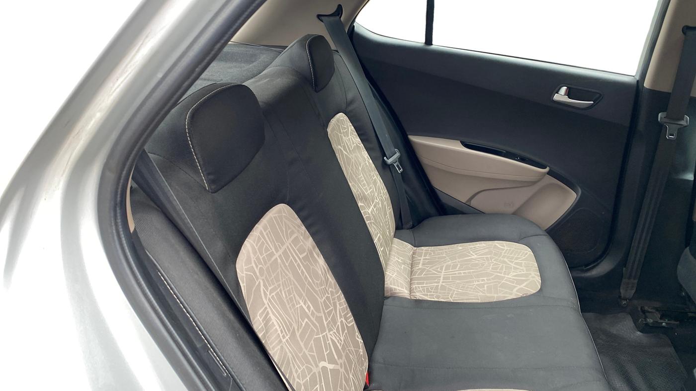 2015 Hyundai Grand i10 SPORTZ 1.2 KAPPA VTVT, Petrol, Manual, 28,213 km, Right Side Rear Door Cabin