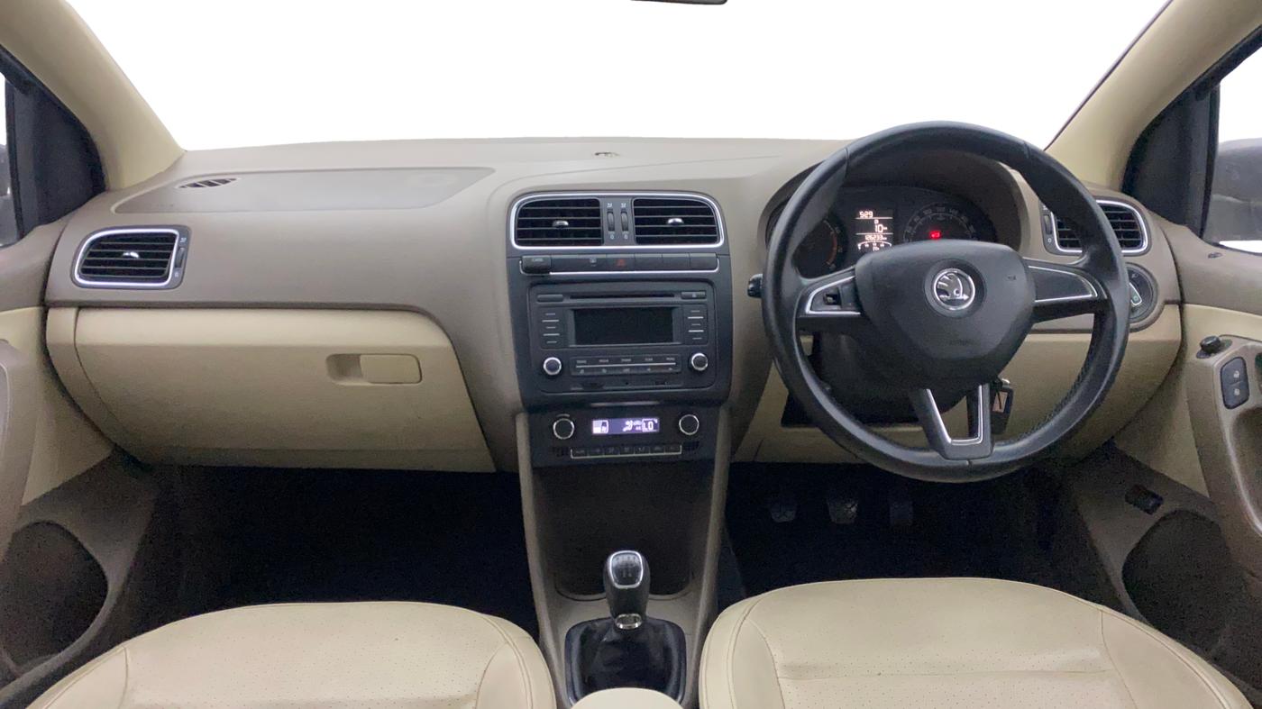 2015 Skoda Rapid 1.6 MPI ELEGANCE PLUS, Petrol, Manual, 1,26,349 km, Dashboard