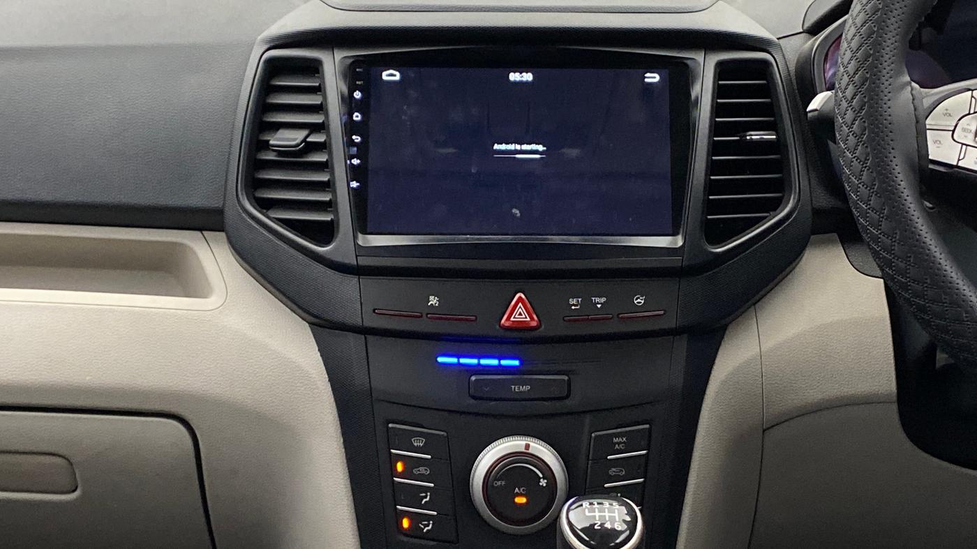 2022 Mahindra XUV300 W6 1.2 PETROL, Petrol, Manual, 42,653 km, Air Conditioner
