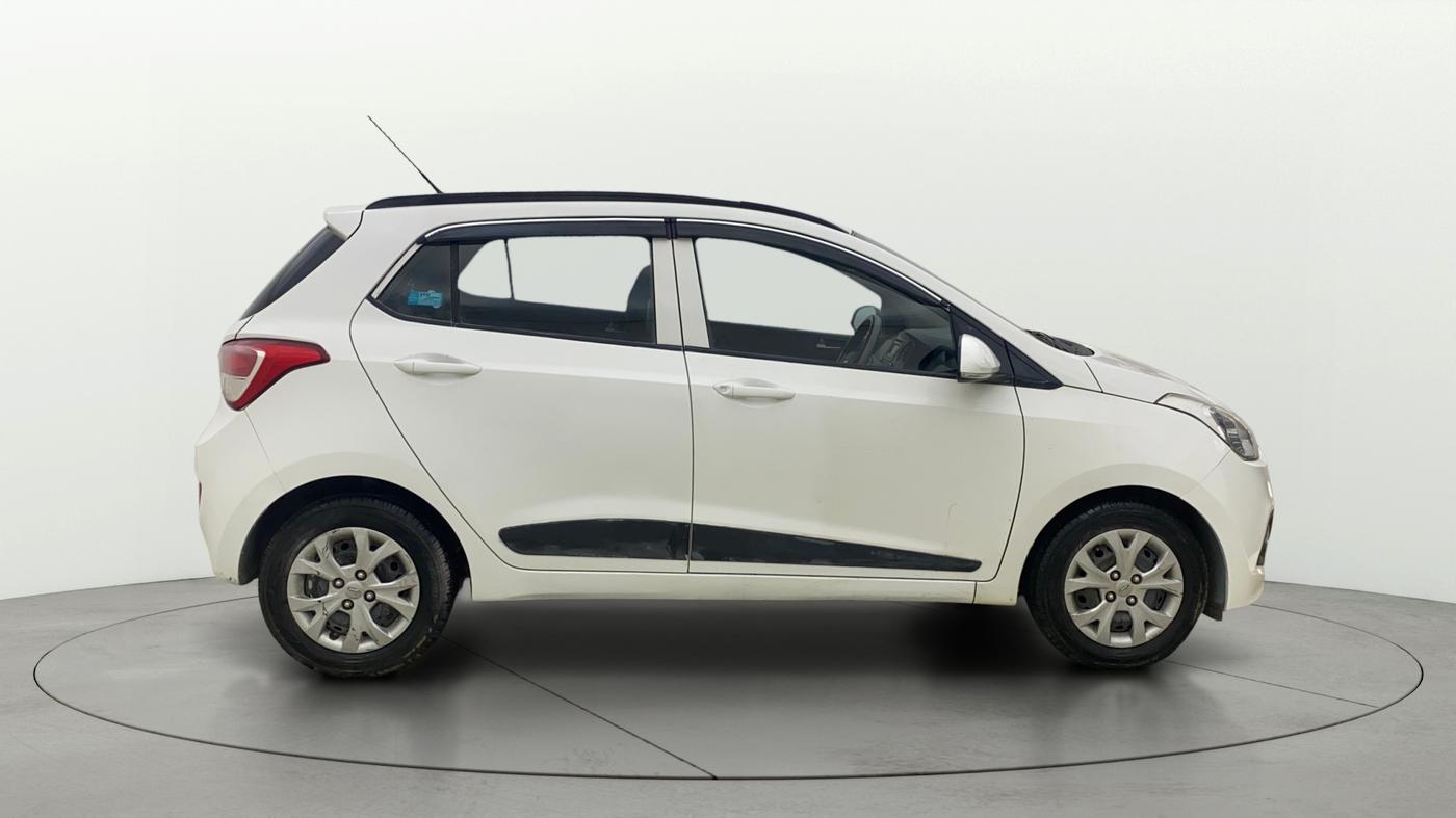 2015 Hyundai Grand i10 SPORTZ 1.2 KAPPA VTVT, Petrol, Manual, 30,336 km, Right Side View