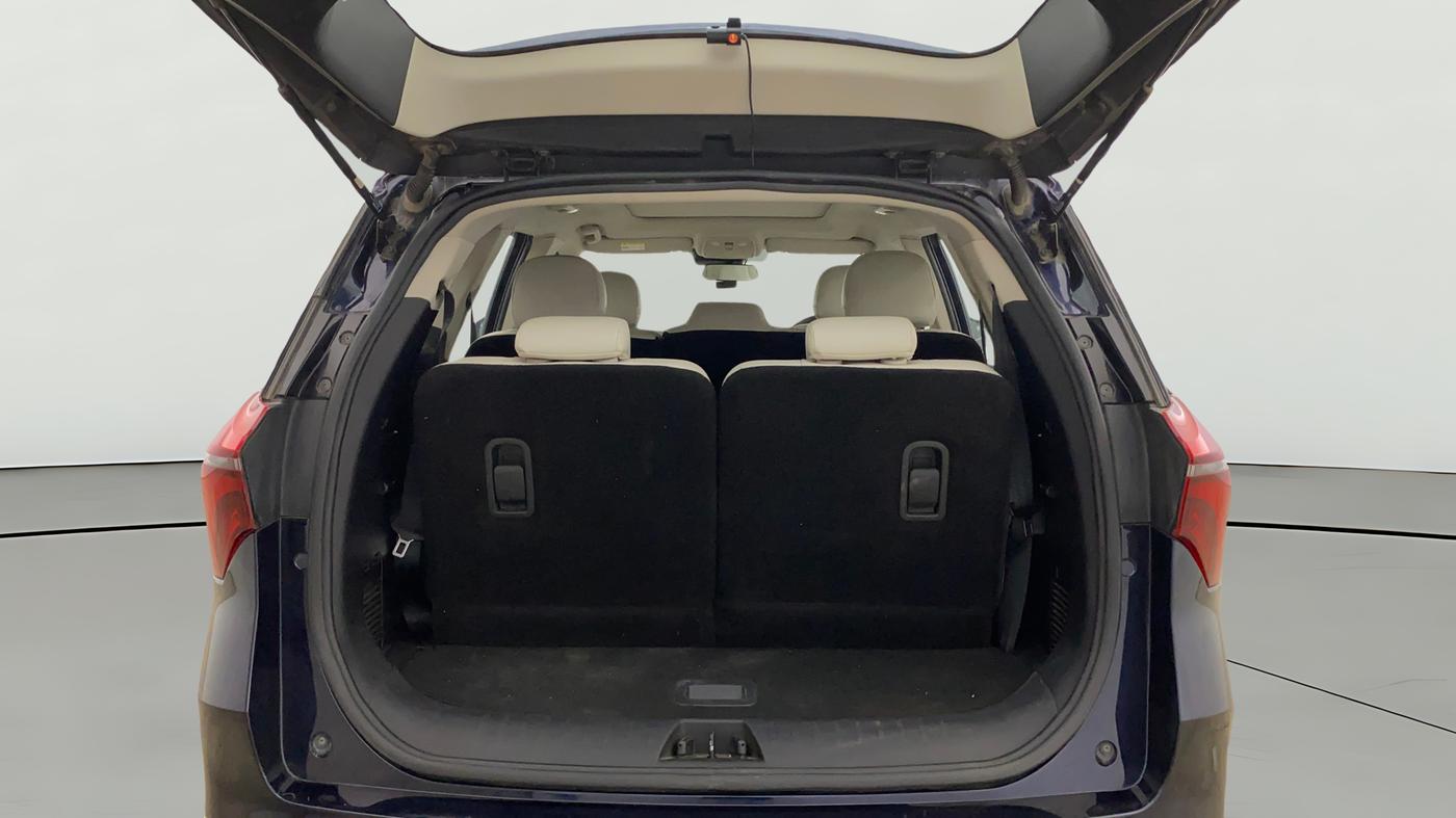 2022 Mahindra XUV700 AX 7 P AT 7 STR, Petrol, Automatic, 53,385 km, Boot Open Zoomed View