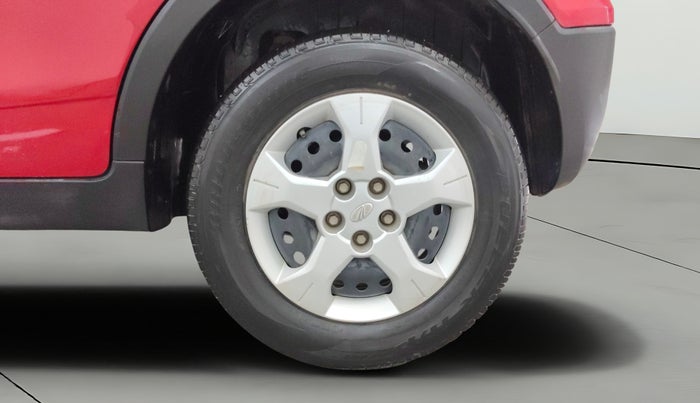 2022 Mahindra XUV300 W6 1.2 PETROL AMT, Petrol, Automatic, 30,959 km, Left Rear Wheel