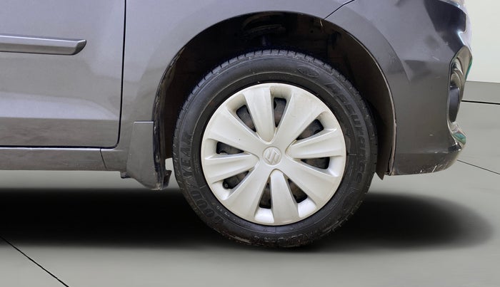 2016 Maruti Ertiga VXI, Petrol, Manual, 35,044 km, Right Front Wheel