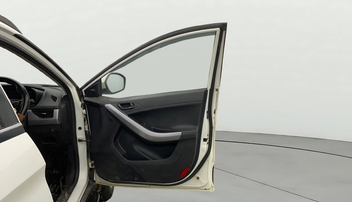 2022 Tata NEXON XE PETROL, CNG, Manual, 75,986 km, RHS Front Door