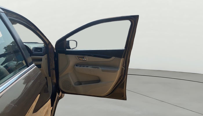 2015 Maruti Ciaz ZDI+ SHVS, Diesel, Manual, 64,541 km, RHS Front Door