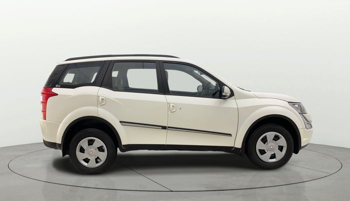 2017 Mahindra XUV500 W6, Diesel, Manual, 99,388 km, Right Side View