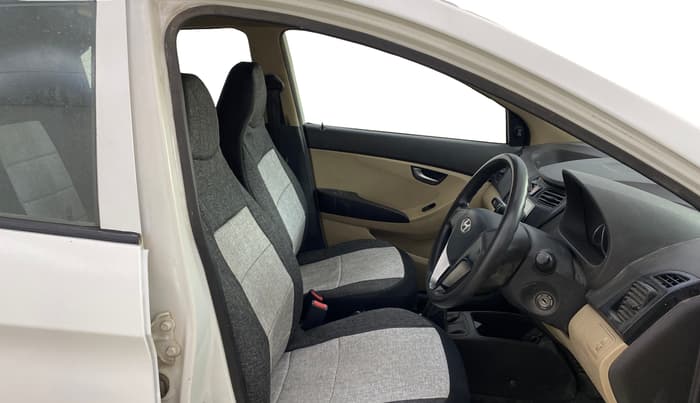 2016 Hyundai Eon SPORTZ, Petrol, Manual, 57,127 km, Right Side Front Door Cabin