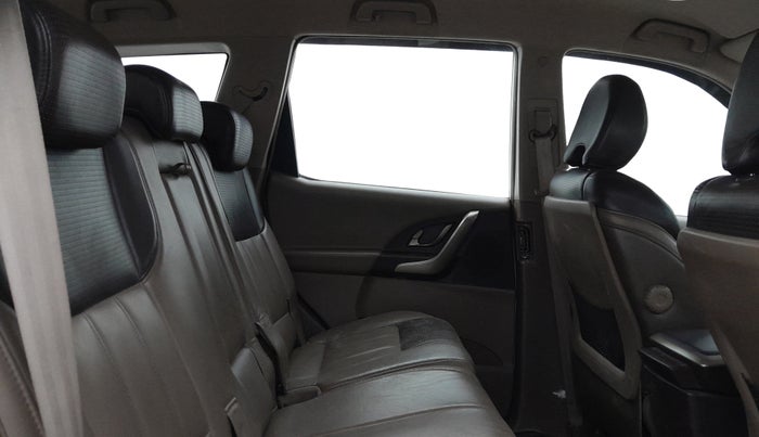 2013 Mahindra XUV500 W8, Diesel, Manual, 96,731 km, Right Side Rear Door Cabin