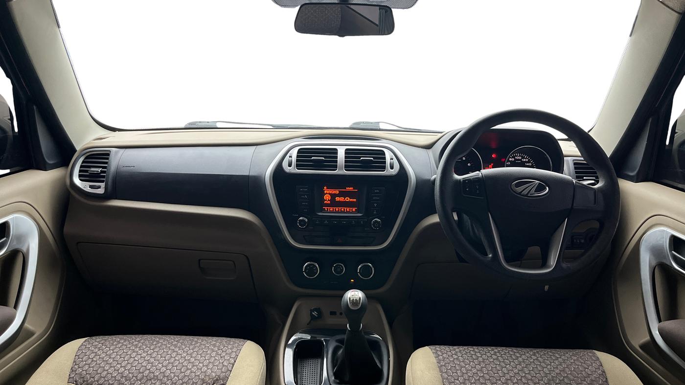 2017 Mahindra TUV300 T8 DUAL TONE, Diesel, Manual, 1,12,490 km, Dashboard
