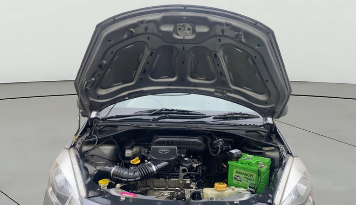 2018 Tata Tiago XM PETROL, Petrol, Manual, 1,21,475 km, Open Bonet