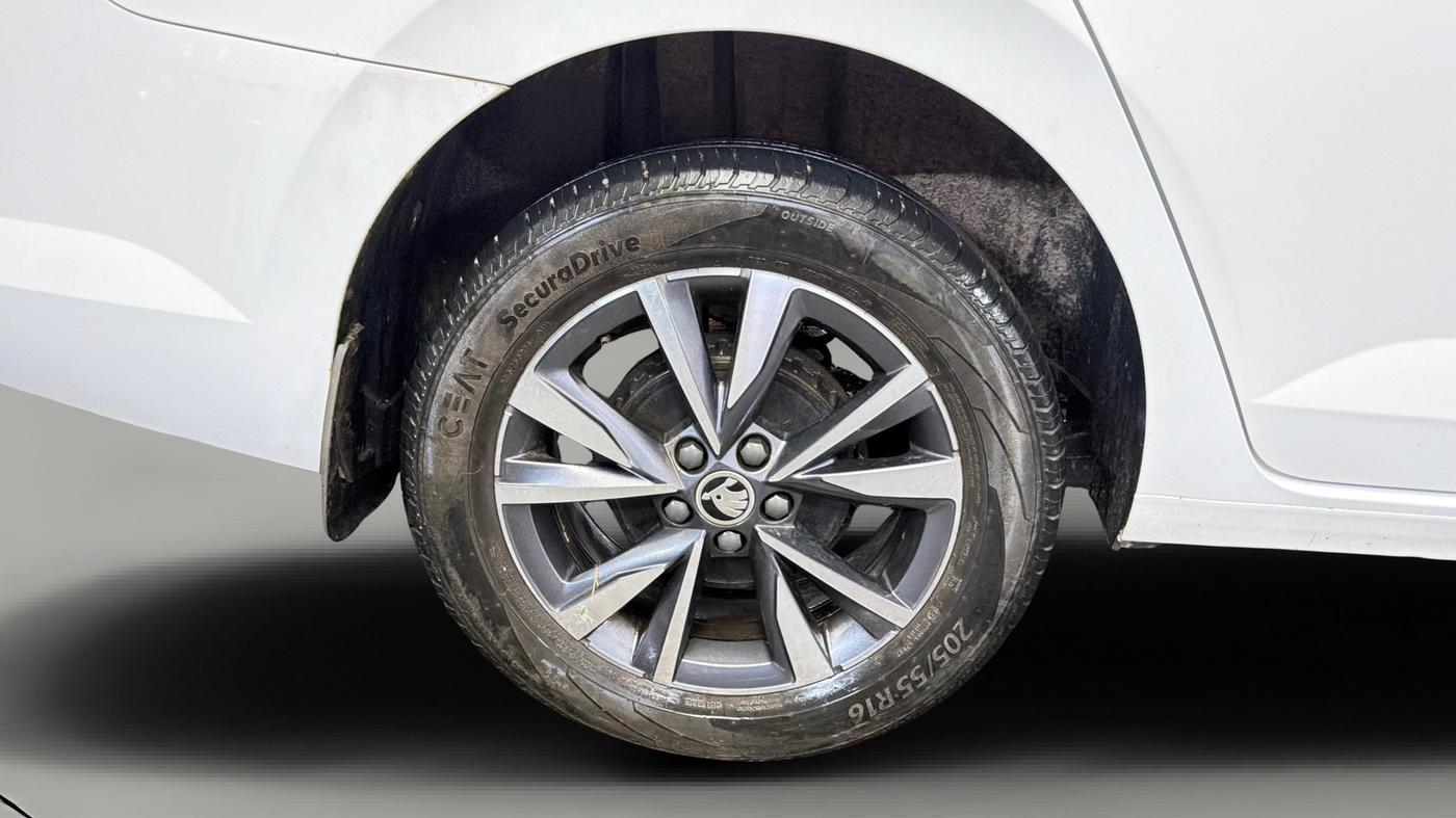 2023 Skoda SLAVIA STYLE 1.0L TSI AT, Petrol, Automatic, 17,785 km, Right Rear Wheel