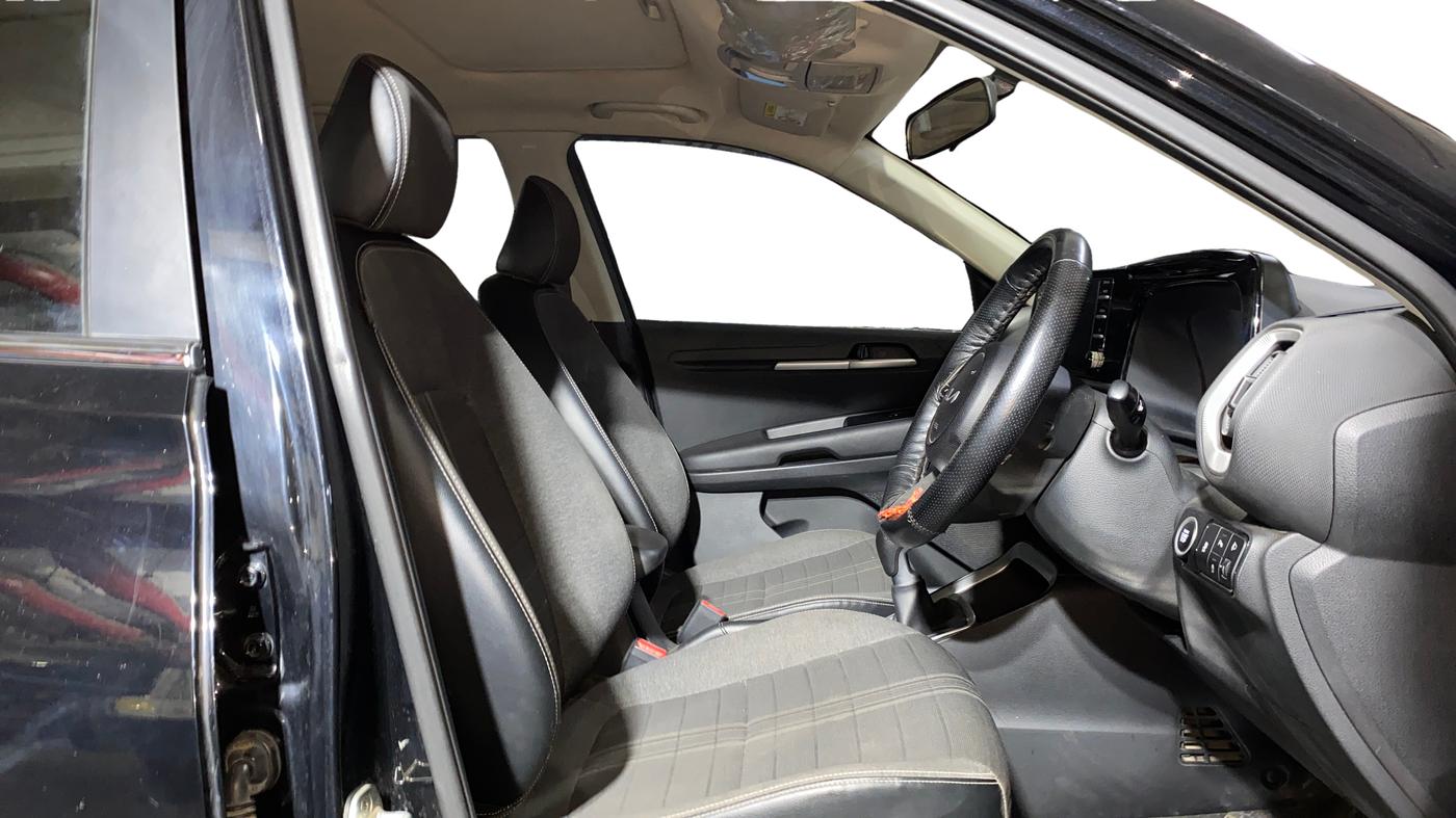 2024 KIA SONET HTK PLUS 1.0 TURBO PETROL IMT, Petrol, Manual, 16,598 km, Right Side Front Door Cabin