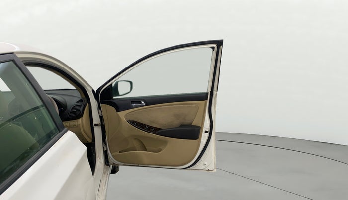 2013 Hyundai Verna FLUIDIC 1.6 CRDI SX, Diesel, Manual, 1,36,029 km, RHS Front Door