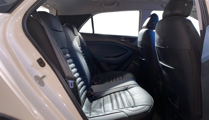 2016 Hyundai i20 Active 1.2 S, Petrol, Manual, 1,13,687 km, Right Side Rear Door Cabin