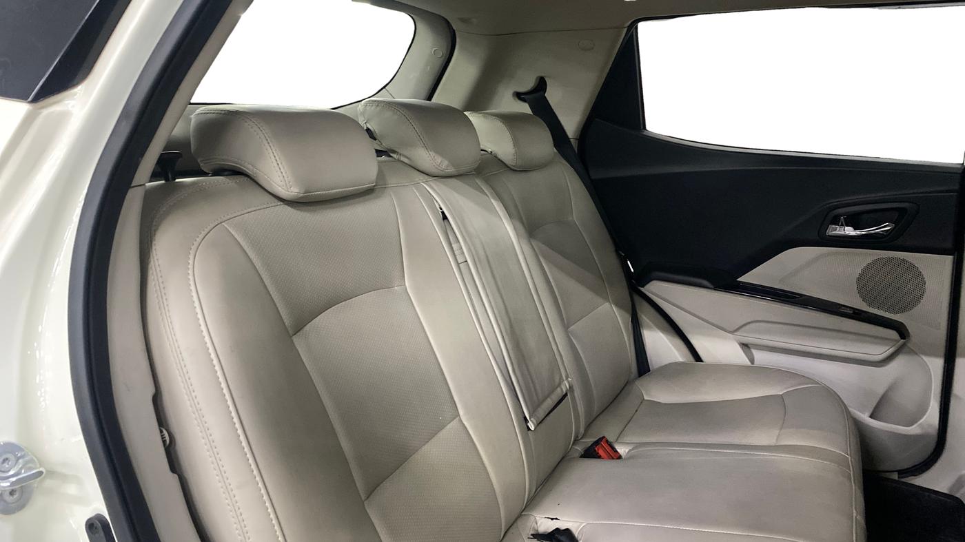 2021 Mahindra XUV300 W8 1.2 PETROL, Petrol, Manual, 67,784 km, Right Side Rear Door Cabin
