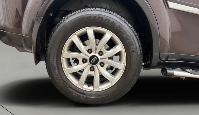 2015 Mahindra XUV500 W10, Diesel, Manual, 1,14,508 km, Right Rear Wheel