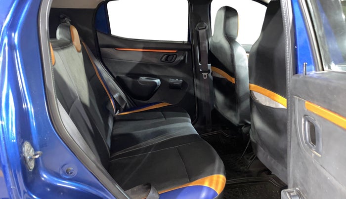 2017 Renault Kwid RXT 1.0, Petrol, Manual, 29,916 km, Right Side Rear Door Cabin