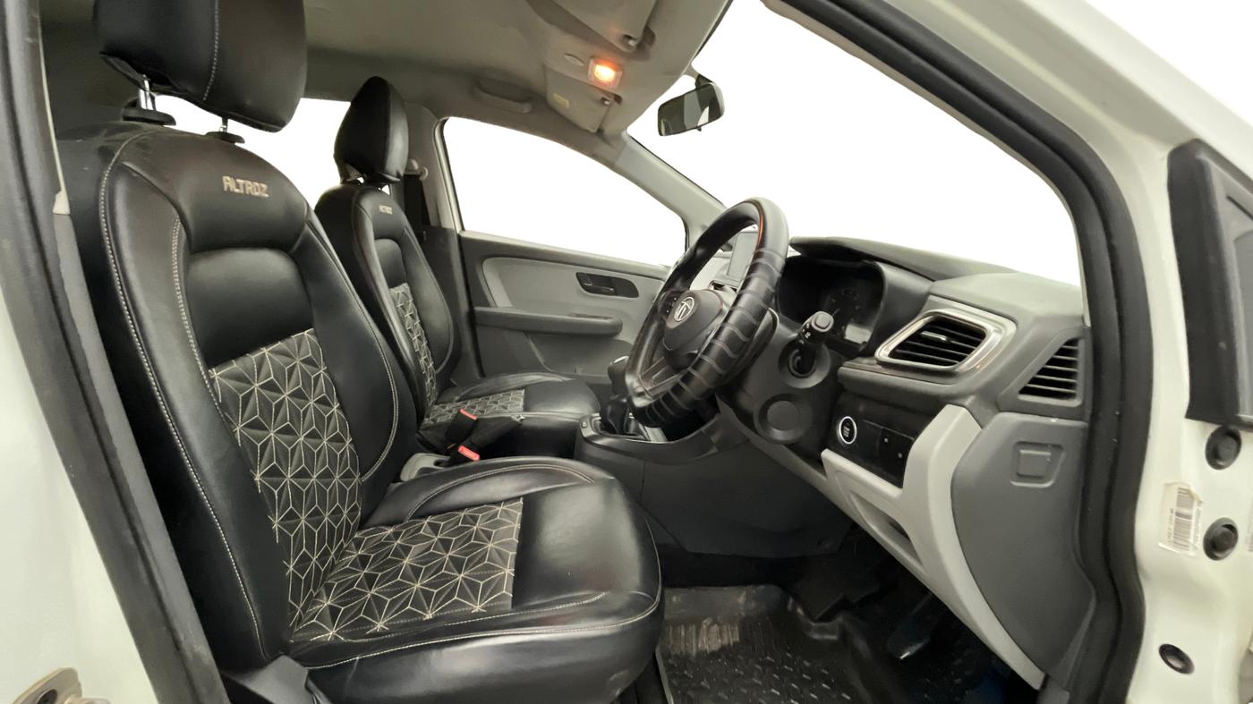 2020 Tata ALTROZ XT PETROL, Petrol, Manual, 64,549 km, Right Side Front Door Cabin