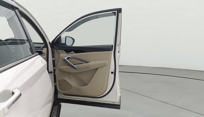 2021 MG HECTOR SHARP 1.5 PETROL CVT, Petrol, Automatic, 1,22,488 km, RHS Front Door