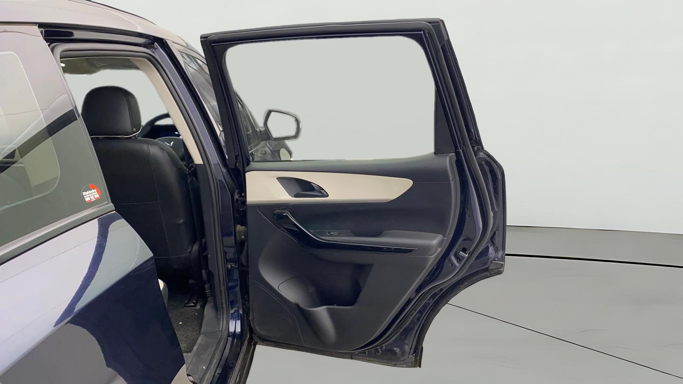2024 Mahindra XUV700 AX 5 P AT 5 STR, Petrol, Automatic, 49,731 km, RHS Rear Door