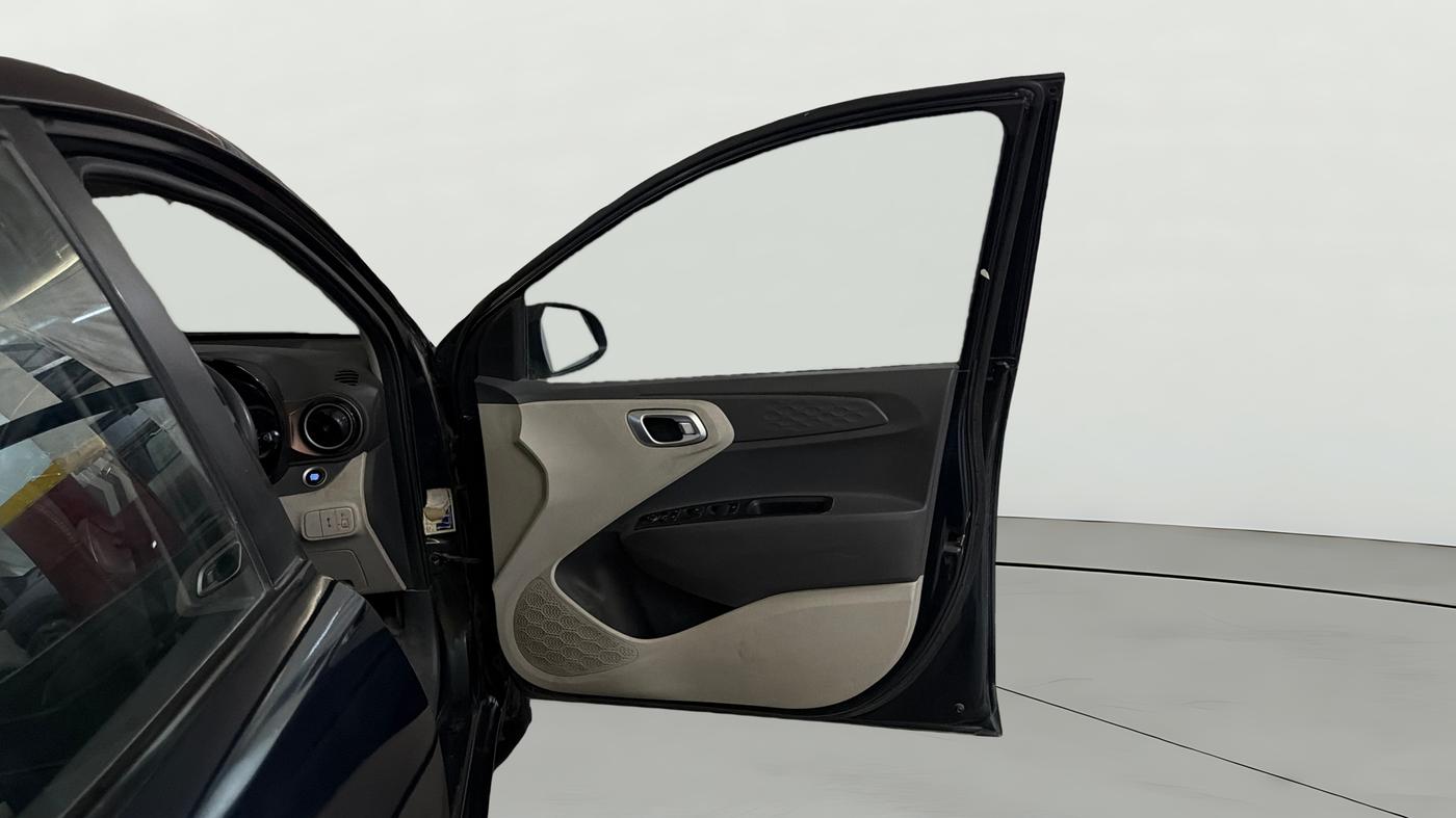 2022 Hyundai AURA SX 1.2 CNG, CNG, Manual, 59,951 km, RHS Front Door