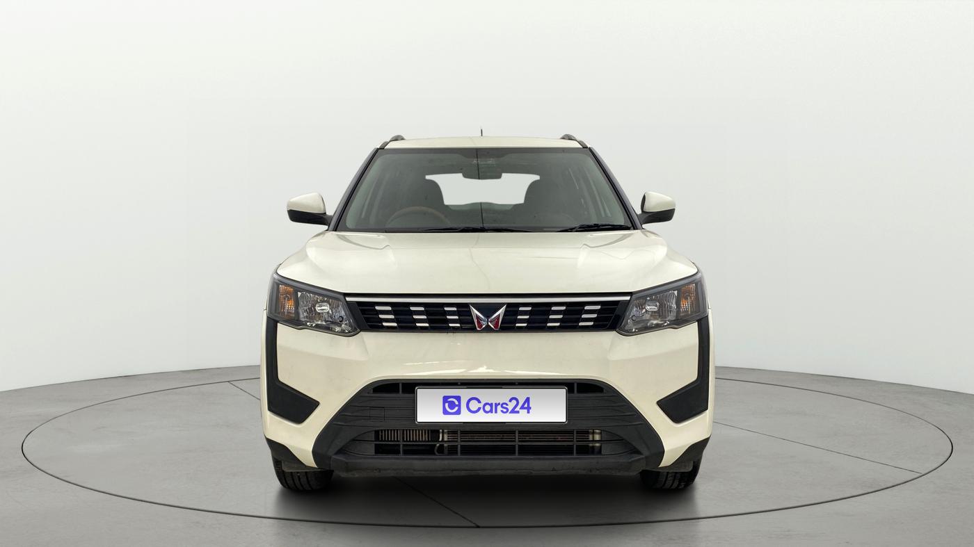 2023 Mahindra XUV300 W6 1.2 PETROL AMT, Petrol, Automatic, 13,946 km, Front