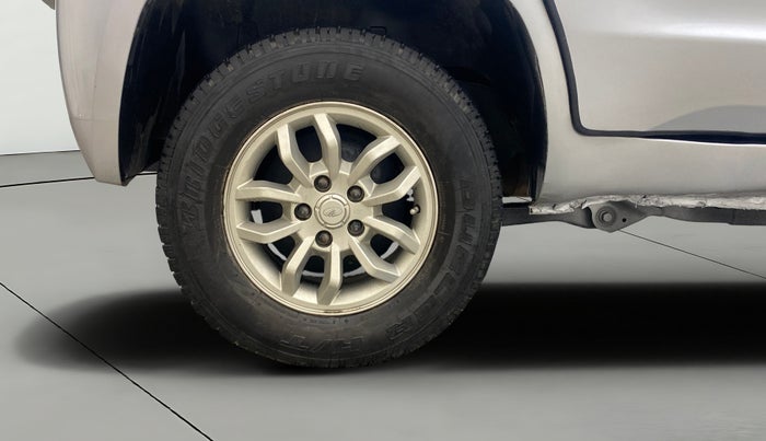 2018 Mahindra TUV300 T8, Diesel, Manual, 1,16,362 km, Right Rear Wheel