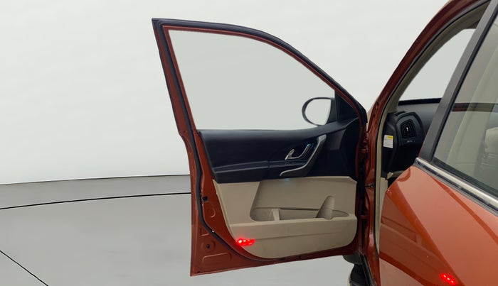 2017 Mahindra XUV500 W10, Diesel, Manual, 99,576 km, LHS Front Door