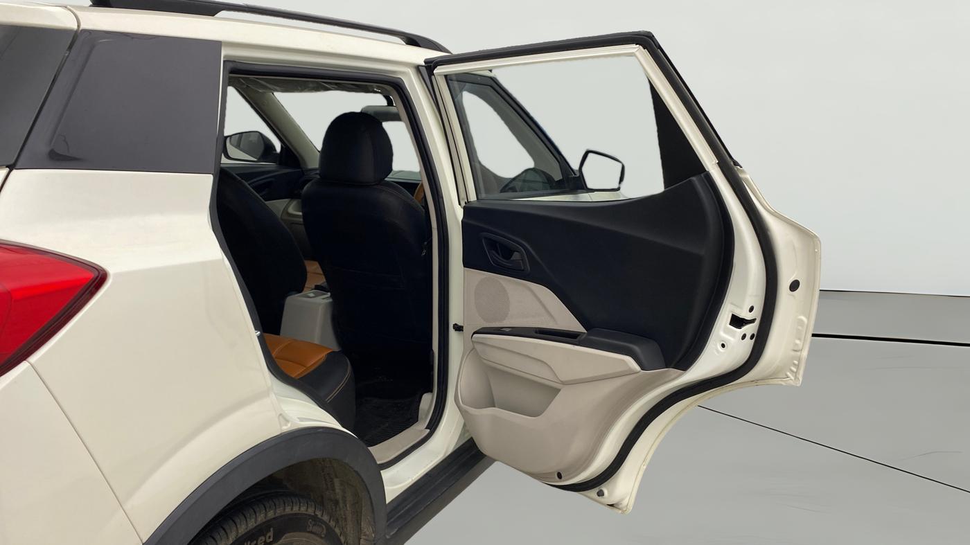 2023 Mahindra XUV300 W6 1.2 PETROL AMT, Petrol, Automatic, 13,946 km, RHS Rear Door