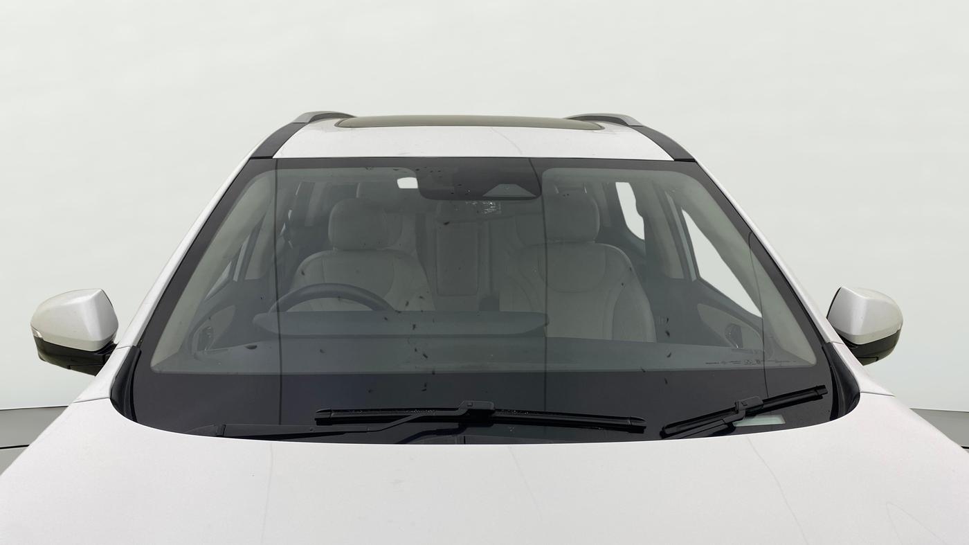 2023 Mahindra XUV700 AX 7 LUXURY P AT 7 STR, Petrol, Automatic, 63,989 km, Front Windshield