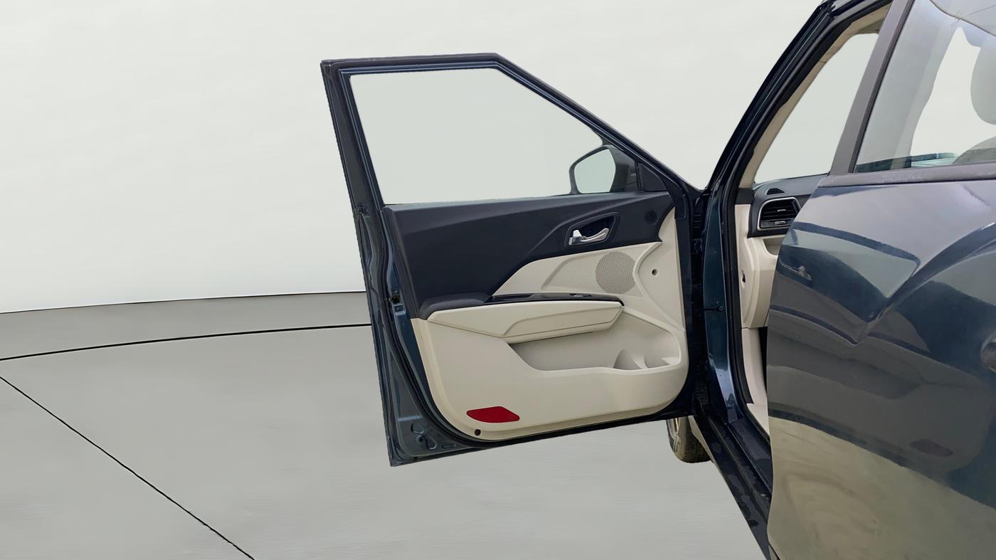 2023 Mahindra XUV300 W8 (O) 1.5 DIESEL AMT, Diesel, Automatic, 45,135 km, LHS Front Door