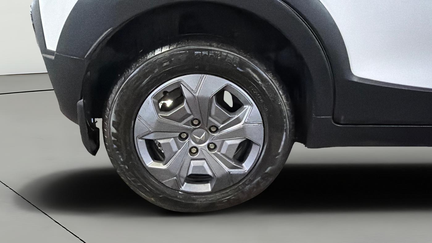 2025 Mahindra XUV 3XO MX3 Pro 1.2 L TCMPFi, Petrol, Manual, 5,280 km, Right Rear Wheel